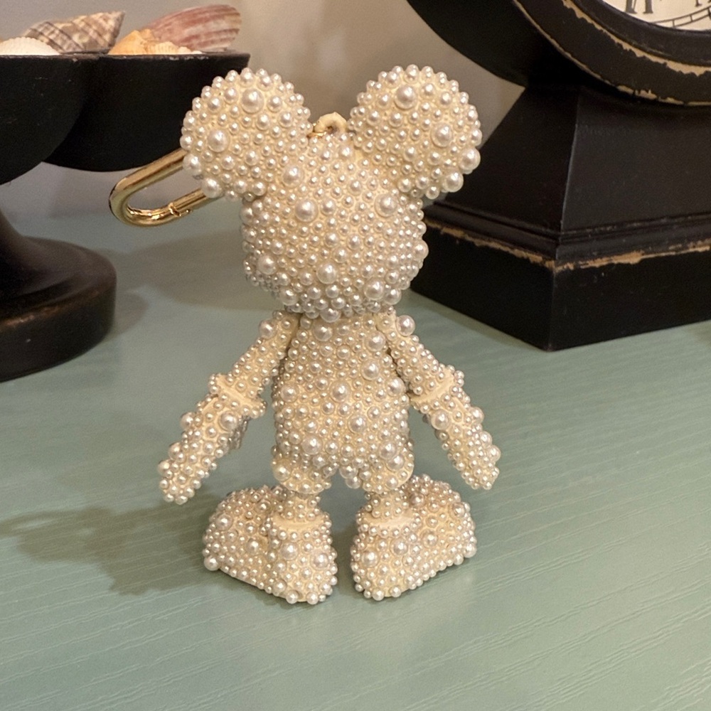 Dooney and Burke Disney Micky & Minnie Satchel, like new. FREE GIFT W/ purchase - Picture 13 of 14